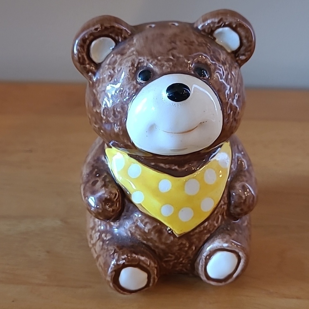OTAGIRI Vintage 1983 Brown Bears Wearing Bandanas Salt and Pepper Shaker Set - Picture 6 of 16